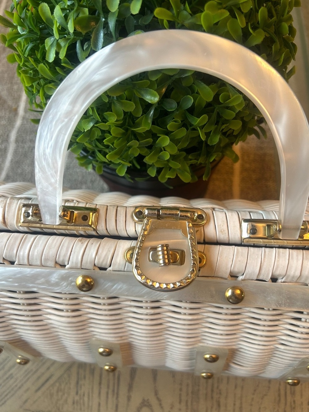1960’s Vintage Classic Chic Times White Wicker Purse - Picture 4 of 6